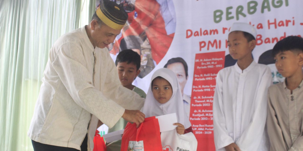 Peringati HUT ke-40, PMI Kabupaten Bandung Santuni Anak Yatim dari PMR dan Desa Sekitar Markas