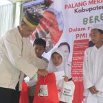Peringati HUT ke-40, PMI Kabupaten Bandung Santuni Anak Yatim dari PMR dan Desa Sekitar Markas