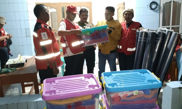 Longsor Terjang Desa Kendan, Nagreg: Puluhan Warga Mengungsi, Korban Luka Dievakuasi