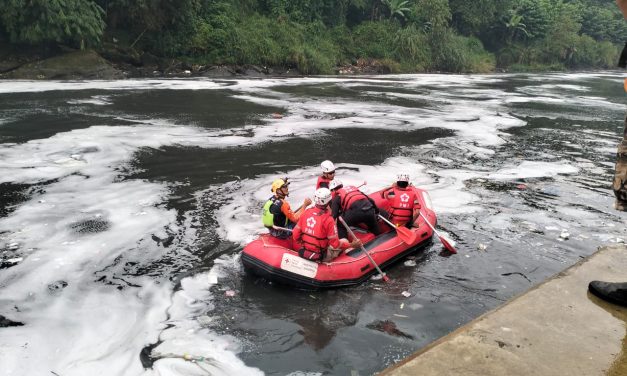 Korban Tenggelam di Sungai Citarum Ditemukan Setelah Penyisiran Intensif Tim SAR Gabungan dan Relawan PMI