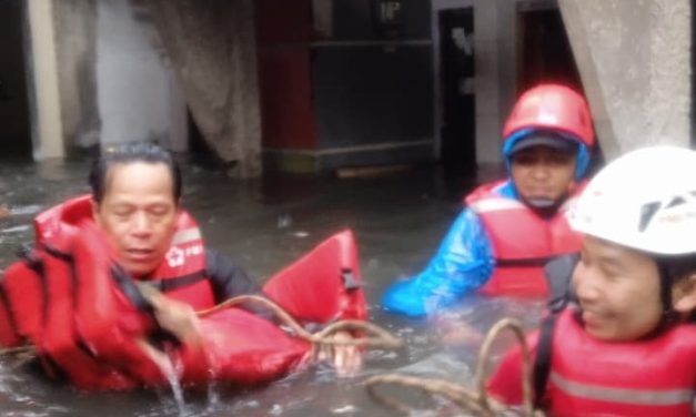 PMI Evakuasi 17 Jiwa Korban Banjir Bandang di Bojongsoang, Debit Sungai Citarum dan Cikapundung Meningkat Drastis