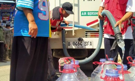 Mata Air di Tengah Kemarau: Aksi Nyata Distribusi Air Bersih dan Edukasi Sanitasi Jangkau Arjasari hingga Majalaya